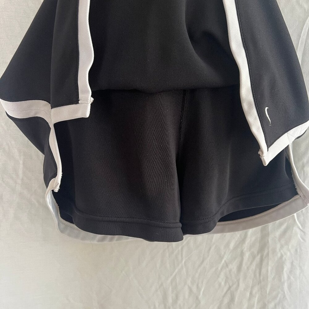 Nike Tennis Skirt with Built-in Shorts – Ladies S / Girls XL – Black & White - Picture 6 of 16